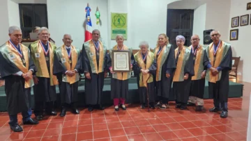 Gladys Rosado ingresa a la Academia de Ciencias y destaca casi 40 años de investigación para proteger los ecosistemas marino-costeros