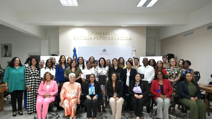 Gobierno anuncia medidas para reforzar la protección de mujeres víctimas de violencia en las Casas de Acogida