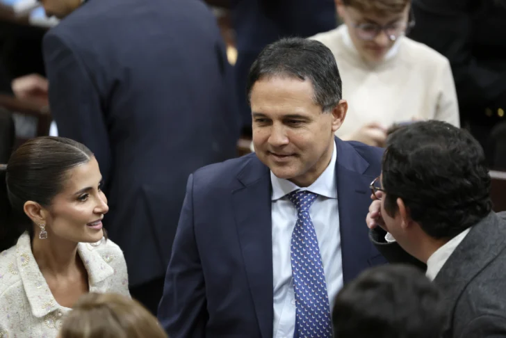 Primer revés para De la Espriella: el uribista Honorio Henríquez presidirá Senado de Colombia