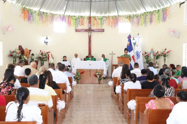 Entregan remozada la capilla San Carlos Borromeo en Sabana Iglesia