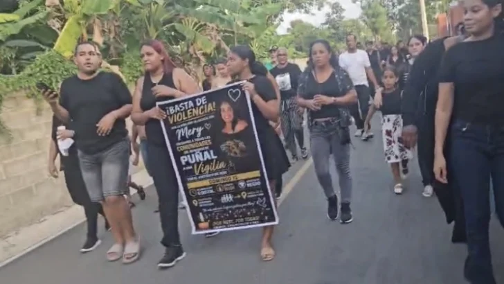 Familiares y allegados de mujer asesinada caminan para reclamar justicia Familiares y allegados de mujer asesinada caminan para reclamar justicia
