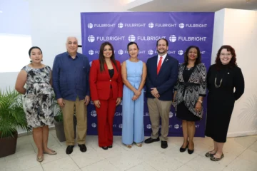 Ocho décadas de conexiones y liderazgo: Embajada de EE. UU. celebra el 80 aniversario del programa Fulbright en República Dominicana Ocho décadas de conexiones y liderazgo: Embajada de EE. UU. celebra el 80 aniversario del programa Fulbright en República Dominicana