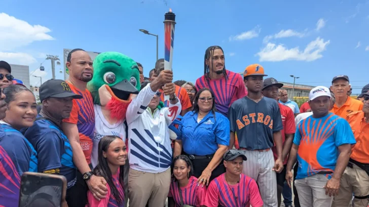 Santo Domingo 2026: La Antorcha fortalece el entusiasmo por los Juegos durante su recorrido por Pedro Brand, Los Alcarrizos y Pantoja