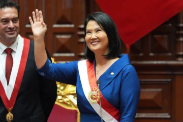 Fujimori anuncia al asumir: alza salarial, militares en zonas de emergencia y reorganización de programas sociales