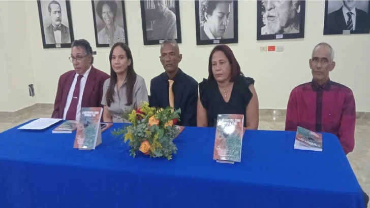 Cesáreo Silvestre presenta libro 'El documental como memoria y voz', dedicado a René Fortunato Cesáreo Silvestre presenta libro 'El documental como memoria y voz', dedicado a René Fortunato