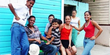 Jóvenes dominicanos y argentinos encabezan el ranking mundial de vínculos familiares Jóvenes dominicanos y argentinos encabezan el ranking mundial de vínculos familiares