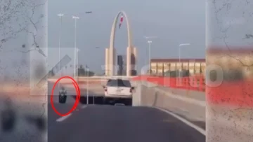 Doble falta: Captan a motorista transitando en vía contraria por túnel de la Plaza de la Bandera