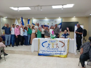 Maestros pensionados crean federación para unificar reclamos y exigir cambios en el Inabima