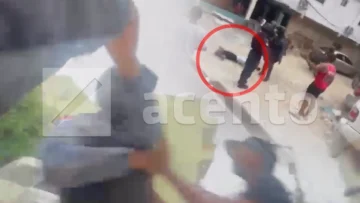 Video muestra a policía disparando 