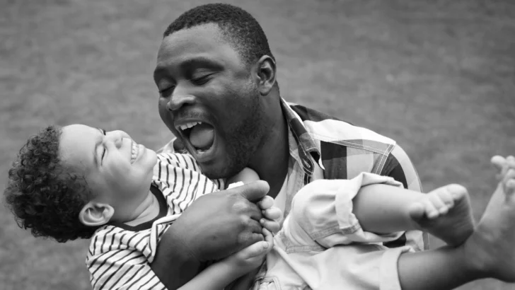 La paternidad también se aprende: cómo los estereotipos de género pueden influir en el vínculo entre padres e hijos.