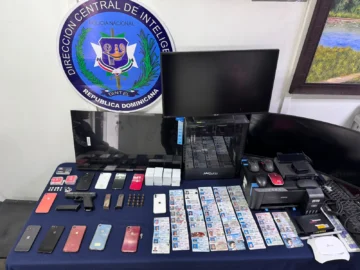 Policía detiene a presuntos integrantes de una red de falsificación de documentos Policía detiene a presuntos integrantes de una red de falsificación de documentos