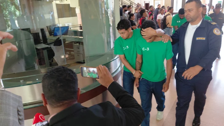 Prisión preventiva para cuatro de cinco hombres investigados por asalto a joyería Prisión preventiva para cuatro de cinco hombres investigados por asalto a joyería