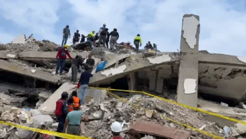 Supuesto rescate de dos personas en Venezuela circula sin confirmación de equipos de rescate Supuesto rescate de dos personas en Venezuela circula sin confirmación de equipos de rescate