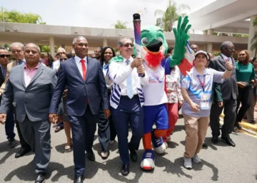 Santo Domingo 2026: UASD recibe la antorcha y reafirma su respaldo a los Juegos del Centenario Santo Domingo 2026: UASD recibe la antorcha y reafirma su respaldo a los Juegos del Centenario