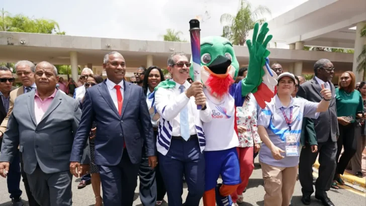 Santo Domingo 2026: UASD recibe la antorcha y reafirma su respaldo a los Juegos del Centenario
