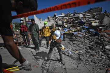 Venezuela sigue los rescates a 7 días del terremoto, sin actualizar número de desaparecidos