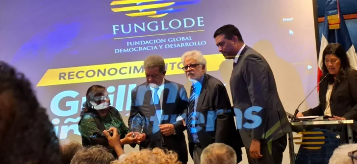 Guillermo Piña Contreras recibe reconocimiento de la Fundación Global, por su trayectoria literaria y cultural
