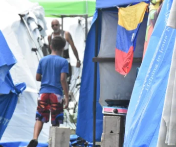 Entre juguetes y carpas: la infancia que resiste tras los terremotos en Venezuela Entre juguetes y carpas: la infancia que resiste tras los terremotos en Venezuela