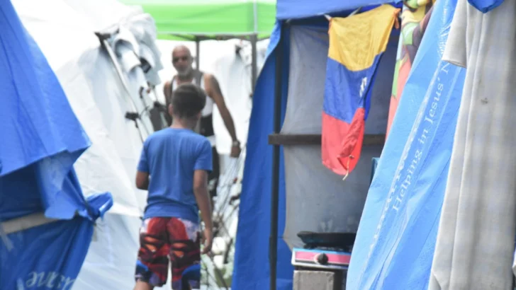 Entre juguetes y carpas: la infancia que resiste tras los terremotos en Venezuela Entre juguetes y carpas: la infancia que resiste tras los terremotos en Venezuela
