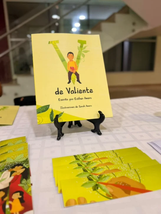 Esther Amaro Castillo presenta el libro “V de valiente”, hermosa historia para niños que rinde homenaje a su padre