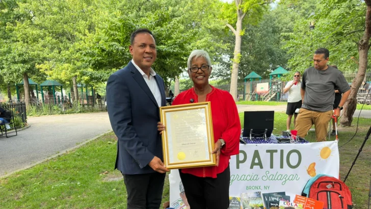 Altagracia Salazar recibe reconocimiento oficial de Nueva York por sus aportes al periodismo dominicano