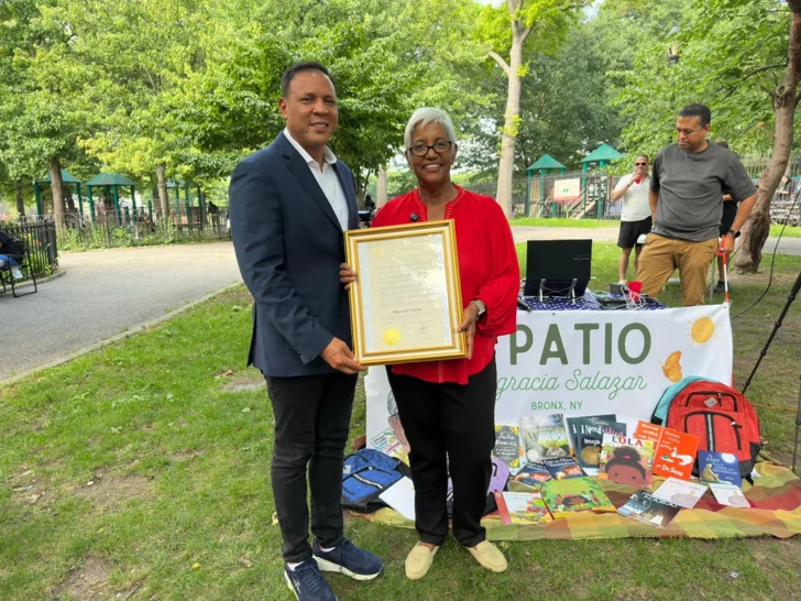 Altagracia Salazar recibe reconocimiento oficial de Nueva York por sus aportes al periodismo dominicano