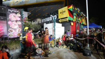 Al menos 27 muertos deja un incendio en un bar de Bangkok Al menos 27 muertos deja un incendio en un bar de Bangkok