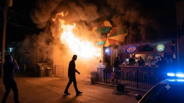 Al menos 27 muertos en el incendio de un bar en la capital de Tailandia Al menos 27 muertos en el incendio de un bar en la capital de Tailandia