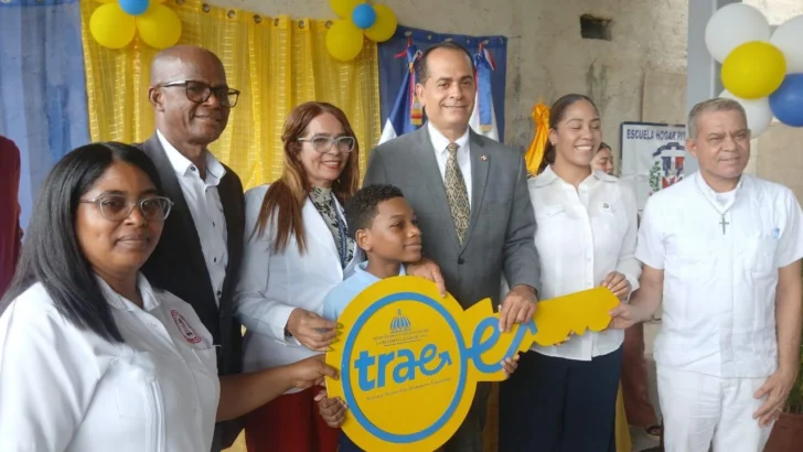 Seis autobuses eléctricos amplían transporte escolar en el Gran Santo Domingo