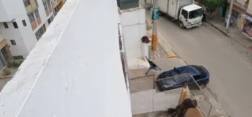 Motoristas rompen vidrios de vehículo a mujer por supuesto Motoristas rompen vidrios de vehículo a mujer por supuesto