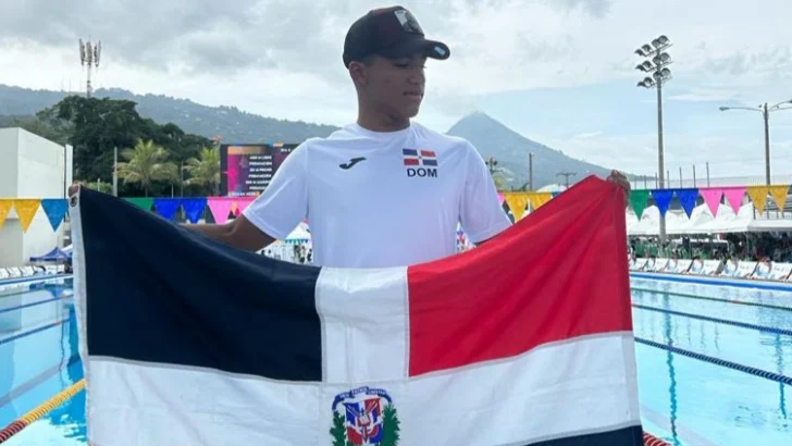 Estudiante del INTEC integra la selección dominicana de natación para Santo Domingo 2026