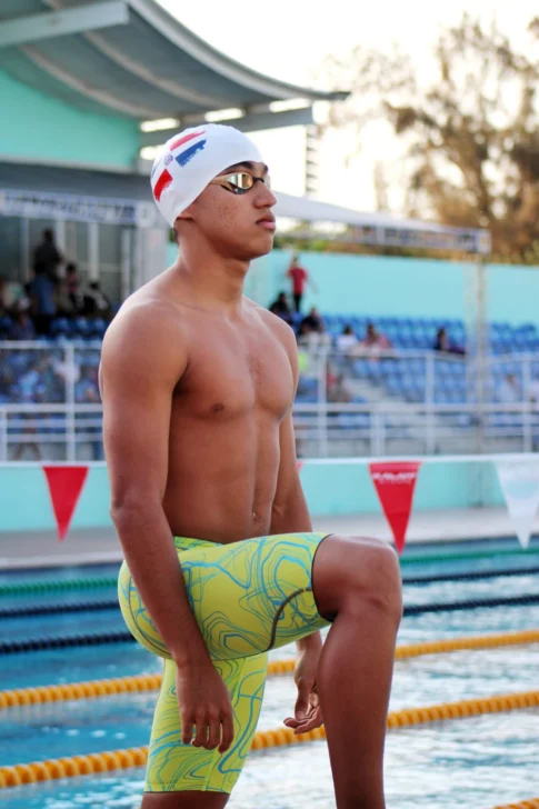Estudiante del INTEC integra la selección dominicana de natación para Santo Domingo 2026