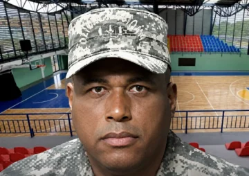 Muere general retirado mientras jugaba baloncesto en ensanche La Fe Muere general retirado mientras jugaba baloncesto en ensanche La Fe