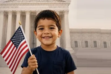 Trump insiste Corte Suprema debe acabar con ciudadanía por nacimiento