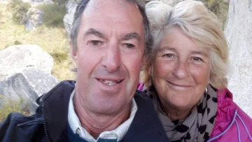 El británico que sobrevivió al incendio en España en el interior de un auto en llamas mientras su esposa y sus amigos morían El británico que sobrevivió al incendio en España en el interior de un auto en llamas mientras su esposa y sus amigos morían