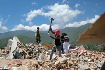 Sube a 3685 número de muertos por los terremotos en Venezuela