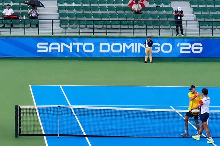 Peter Bertran vence a Alejandro Arcila en el primer partido de la Copa de Naciones Masculina Peter Bertran vence a Alejandro Arcila en el primer partido de la Copa de Naciones Masculina