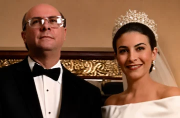 Carolina habla con Hipólito sobre la familia; abordan la lealtad Carolina habla con Hipólito sobre la familia; abordan la lealtad