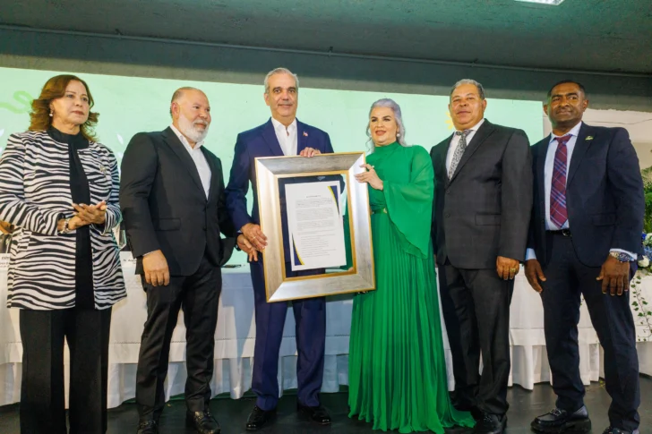 presidente-reconocido-en-expo-Amaprosan-728x485