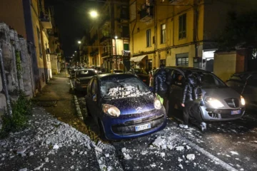 Terremoto de magnitud 4,7 deja al menos diez heridos leves y daños en Nápoles Terremoto de magnitud 4,7 deja al menos diez heridos leves y daños en Nápoles