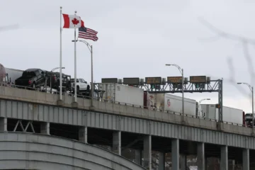 Trump impone aranceles del 50 % a Canadá y reaviva tensión comercial con Ottawa Trump impone aranceles del 50 % a Canadá y reaviva tensión comercial con Ottawa
