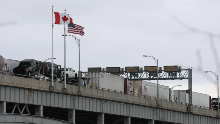 Trump impone aranceles del 50 % a Canadá y reaviva tensión comercial con Ottawa Trump impone aranceles del 50 % a Canadá y reaviva tensión comercial con Ottawa