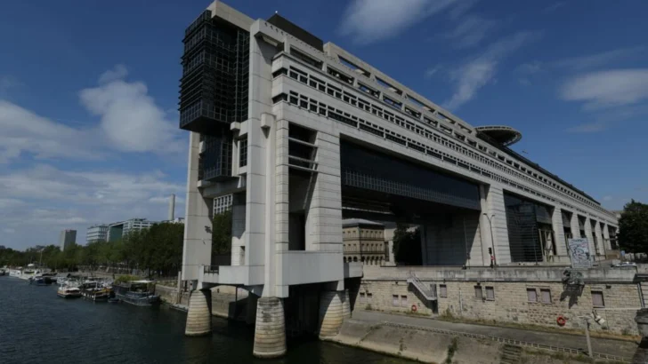 Francia: crece el escándalo por el hackeo al Estado de datos de millones de personas