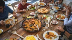 Nos estamos equivocando con los horarios de las comidas: esta es la mejor hora para cenar, según la ciencia Nos estamos equivocando con los horarios de las comidas: esta es la mejor hora para cenar, según la ciencia