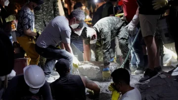 Se intensifican las labores de rescate tras el terremoto de magnitud 7,4 que deja al menos 132 muertos y más de 500 heridos en Colombia Se intensifican las labores de rescate tras el terremoto de magnitud 7,4 que deja al menos 132 muertos y más de 500 heridos en Colombia