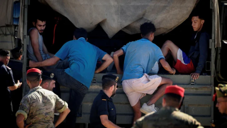 ¿Mafias o algo más?: abren diligencias para investigar crisis de migrantes en Ceuta, en medio de dudas sobre Marruecos