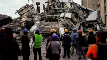 Si hay alguien con vida, haga ruido: tras 72 horas del terremoto en Colombia, la esperanza se aferra a los escombros Si hay alguien con vida, haga ruido: tras 72 horas del terremoto en Colombia, la esperanza se aferra a los escombros