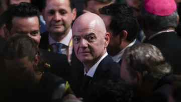 Futuro de Infantino en la FIFA debe decidirse mediante elecciones, afirma el presidente del fútbol africano