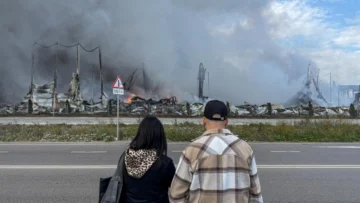 Ataques rusos dejan 10 muertos en Járkiv mientras Ucrania lanza 620 de drones contra Moscú