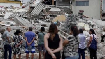 Crónica: una semana después del terremoto, Colombia vive el duelo entre los escombros y la esperanza de recuperación